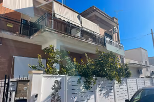 Salesiani. Trilocale, no condominio