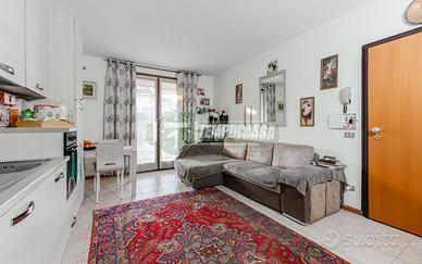 BILOCALE CON DOPPIO GIARDINO BOX E CANTINA