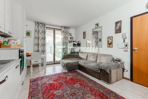 BILOCALE CON DOPPIO GIARDINO BOX E CANTINA