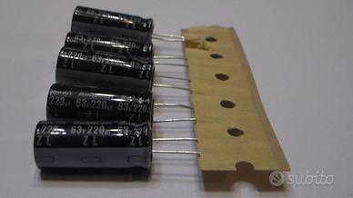 5 x Condensatori elettrolitici da 220 uH, 63 V.