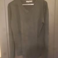 Maglioncino nero collo V