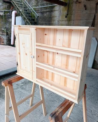 Credenza rustica in legno di abete 
