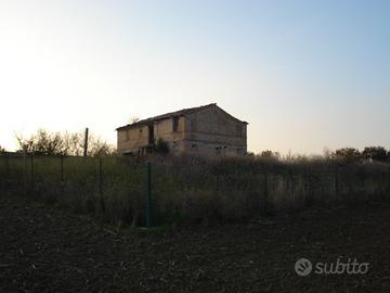 Rustico con terreno a Pettovallone - Cingoli (MC)