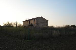 Rustico con terreno a Pettovallone - Cingoli (MC)