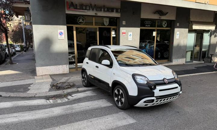 FIAT Panda 1.0 FireFly S&S Hybrid Pandina Cross-