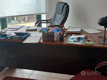 Scrivania ufficio
