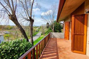 Villa di 300 m² con più di 5 locali e box auto dop