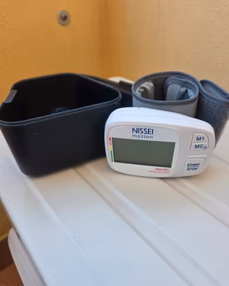 Misuratore di pressione sfigmomanometro