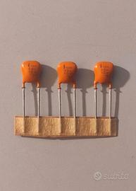 3x Condensatore Alluminio Solido 33uF 10V SAL-RPM