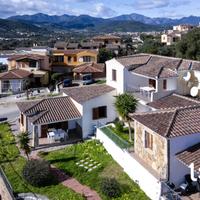 Graziosa villetta caposchiera a pochi minuti dal m