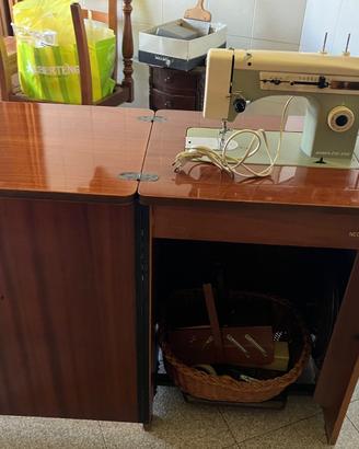 Macchina da cucire Necchi 267 mobile radica