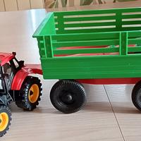 trattore rosso con rimorchio verde giocattolo