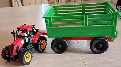 trattore rosso con rimorchio verde giocattolo