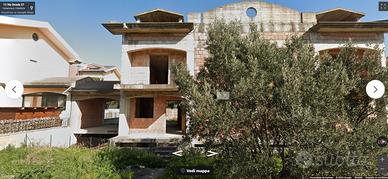 RUSTICA VILLA A SCHIERA con giardino