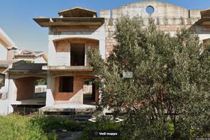 RUSTICA VILLA A SCHIERA con giardino
