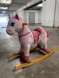 Cavalluccio a dondolo unicorno