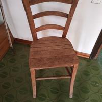 Sedia in legno vecchia