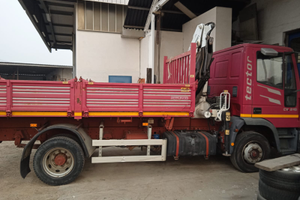 Iveco 120 gru e cassone del 2010