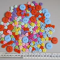 201 bottoni in plastica. Cuori stelli rotondi.