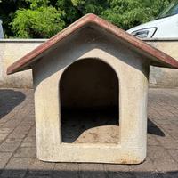 Cuccia per cane da esterno in cemento