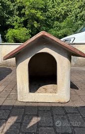 Cuccia per cane da esterno in cemento