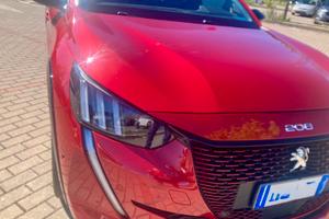 Peugeot e-208 GT 50 kWh – 136 CV – Rosso Elixir