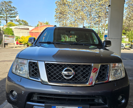 Nissan pathfinder LE