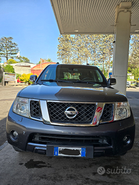 Nissan pathfinder LE