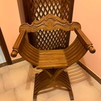 Sedia particolare in noce nazionale