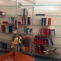 Libreria da ufficio in metallo e vetro temperato