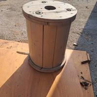 Sgabello rustico in legno