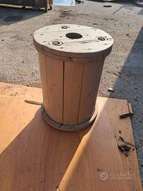 Sgabello rustico in legno