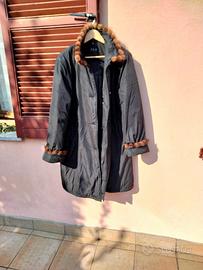 Piumino elegante nero con inserti pelliccia visone