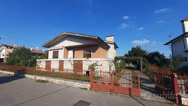 Villa di 242 m² con più di 5 locali e box auto dop