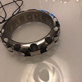 Bracciale rigido e ciondolo del brand Brosway
