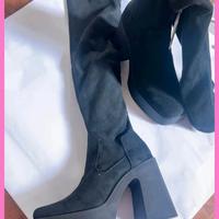 Stivale lungo con tacco e plateau taglia 36