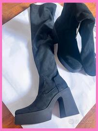 Stivale lungo con tacco e plateau taglia 36