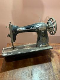 Macchina da cucire d’epoca