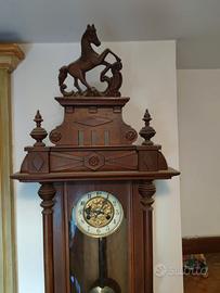 orologio a pendolo con cavallo