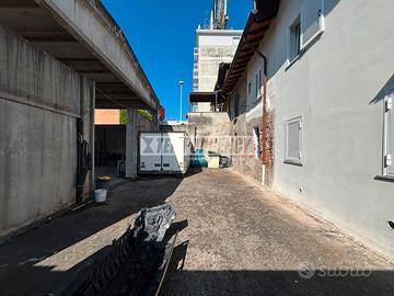 Locale Commerciale a Milano Via Giorgio Stephenson