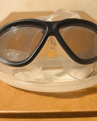 Occhiali sportivi da nuoto 