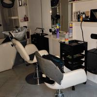 Arredamento salone completo unisex.