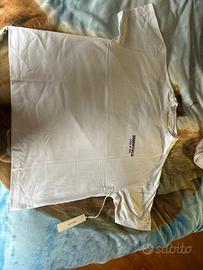 MAGLIA BIANCA ESSENTIAL FEAR OF GOD