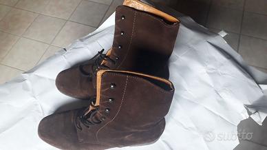 Scarponcino da donna  scamosciato con lacci