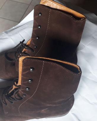 Scarponcino da donna  scamosciato con lacci