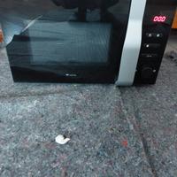 forno microonde e bilancia digitale