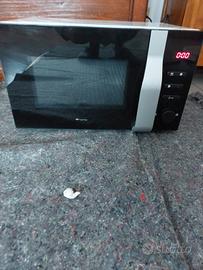 forno microonde e bilancia digitale