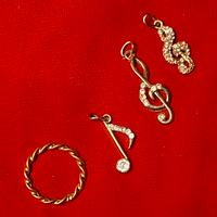 piccolo stock di ciondoli musicali