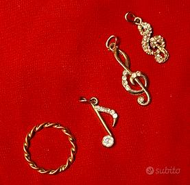 piccolo stock di ciondoli musicali