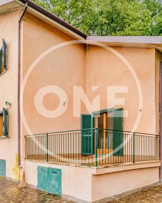 Villa di 261 m² con più di 5 locali a Morlupo